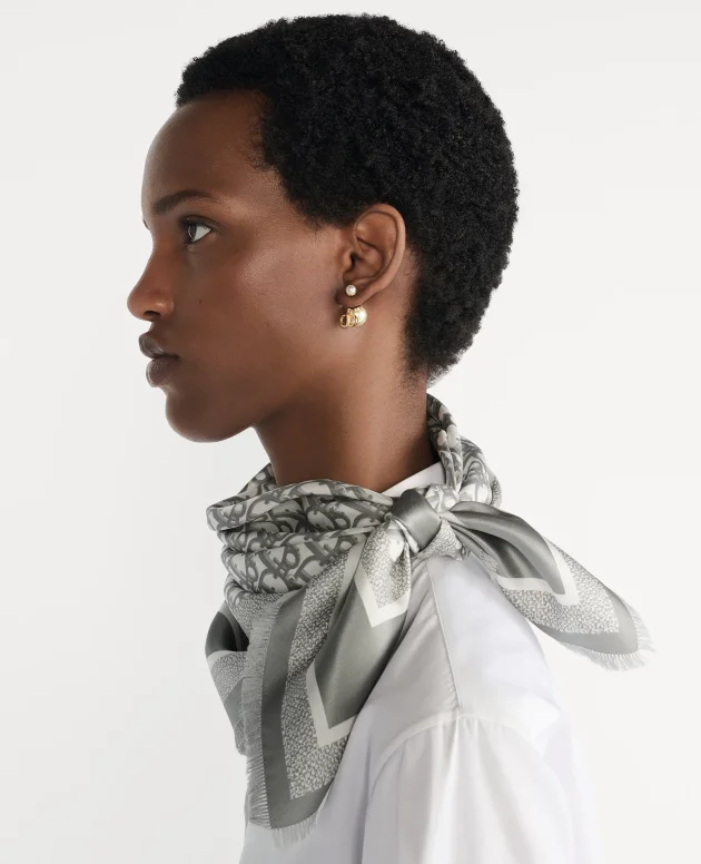 twin方巾  70 厘米海军蓝色桑蚕丝斜纹面料 Oblique 印花