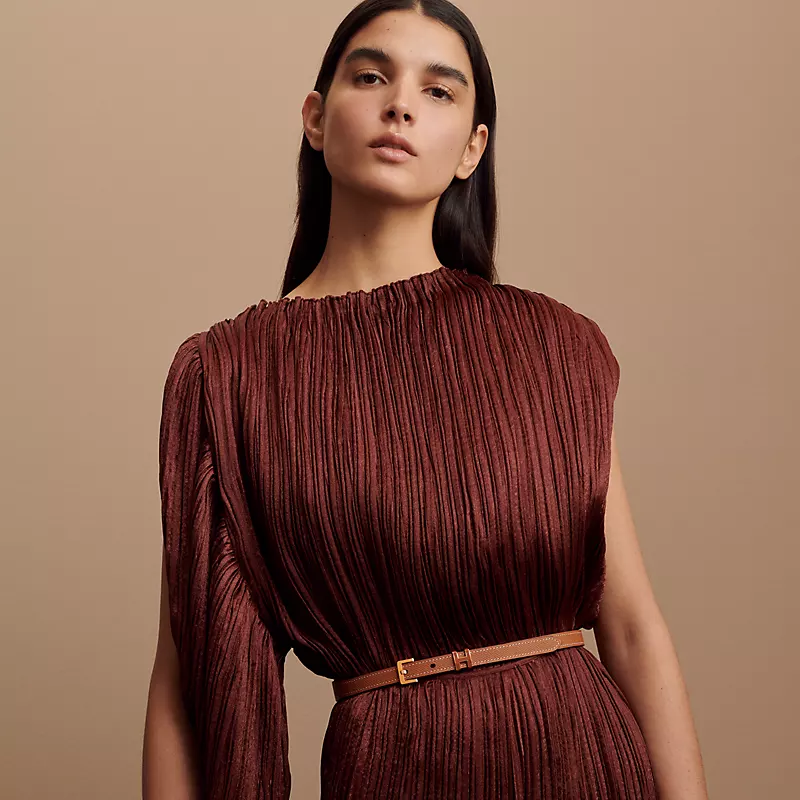 Pop H 15腰带 Epsom小牛皮腰带,搭配金属皮带扣。